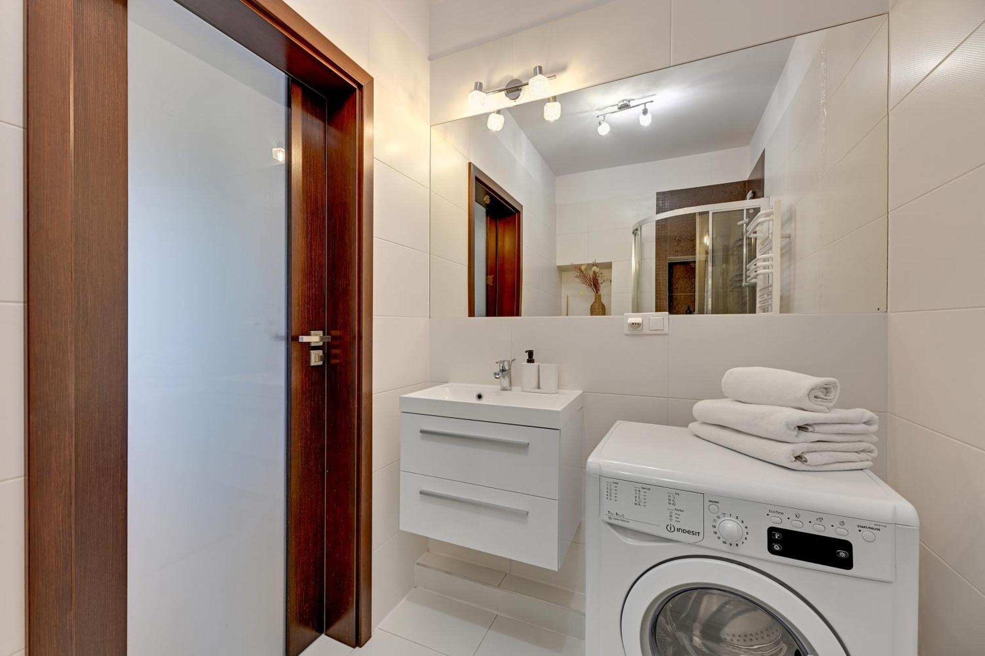Waterlane Riverside - Spa, Pool, Gym & Parking By Downtown Apartments Gdansk Oda fotoğraf